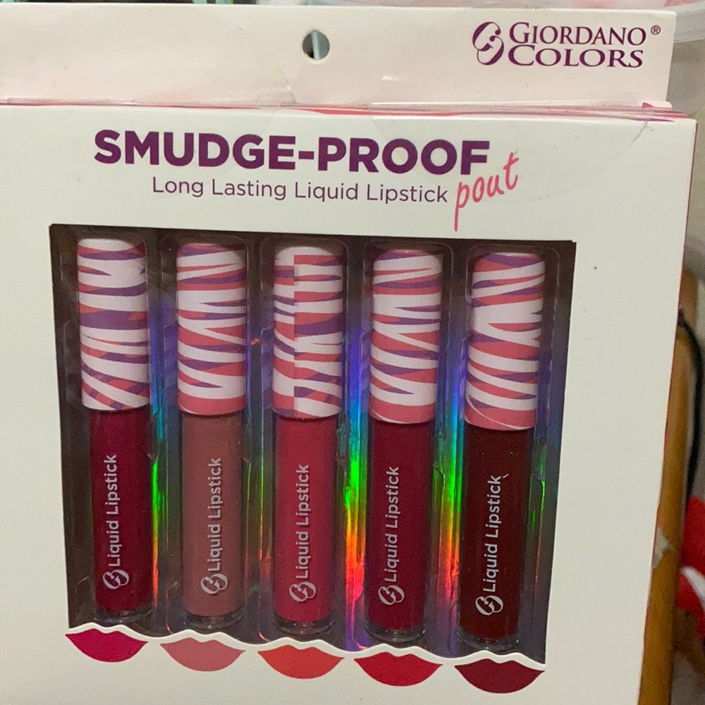 There are five liquidlipstick